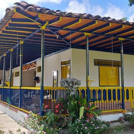 Casa Finca Villa Luz A 800 Mts Del Parque Del Cafe Монтенегро Экстерьер фото