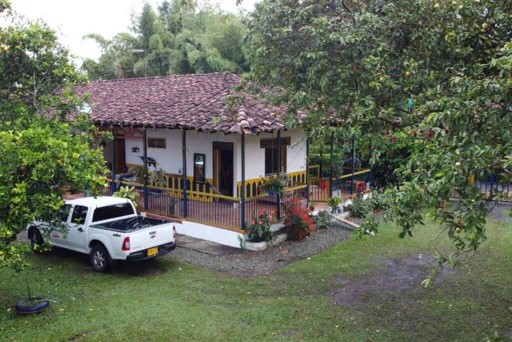 Casa Finca Villa Luz A 800 Mts Del Parque Del Cafe Монтенегро Экстерьер фото