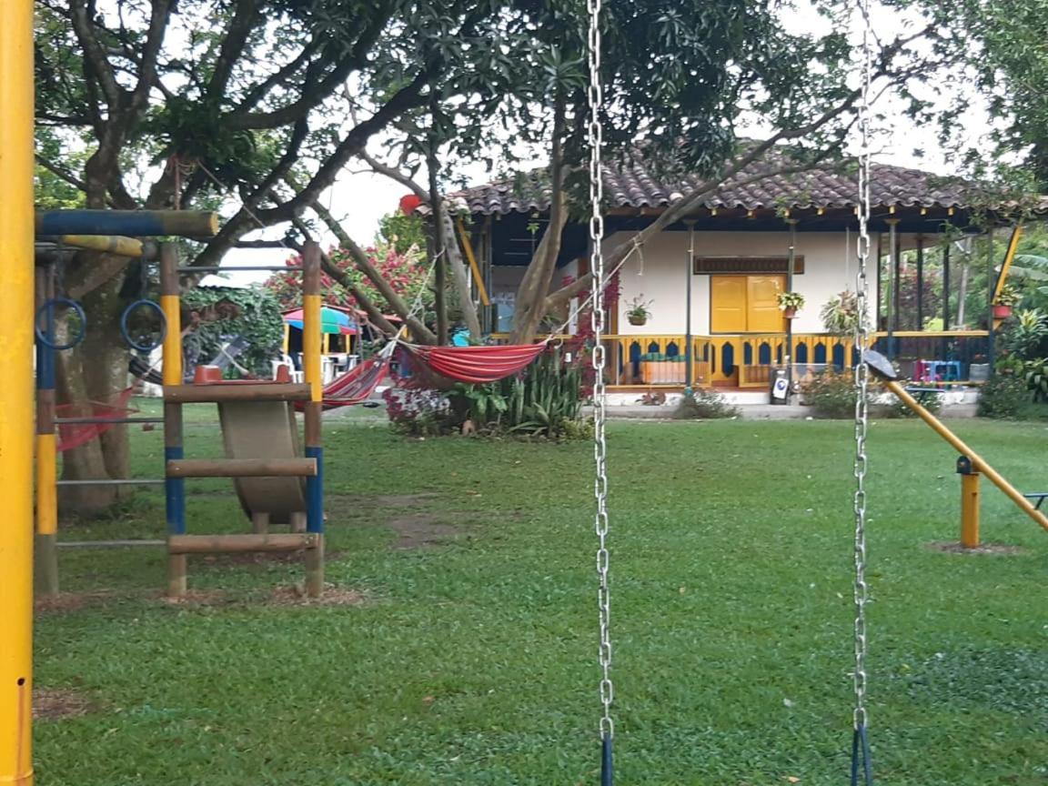 Casa Finca Villa Luz A 800 Mts Del Parque Del Cafe Монтенегро Экстерьер фото