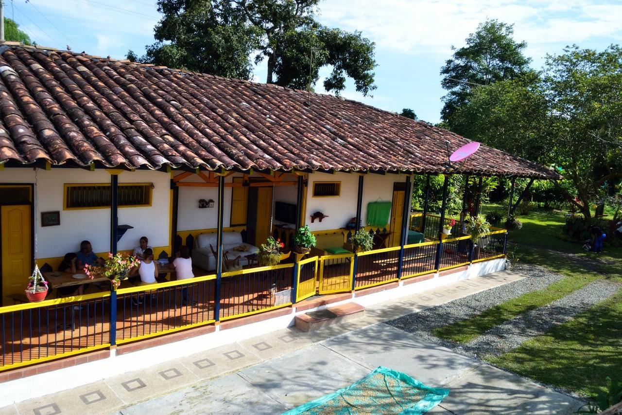 Casa Finca Villa Luz A 800 Mts Del Parque Del Cafe Монтенегро Экстерьер фото